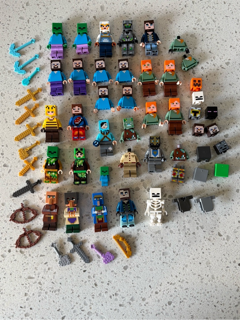 Lego Minecraft Minifigure Lot Steve Bee
Weapons Villager